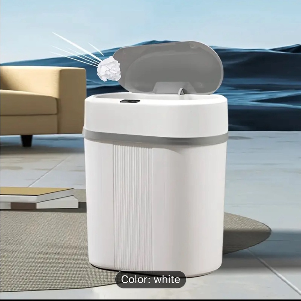 Trash Can with auto lid